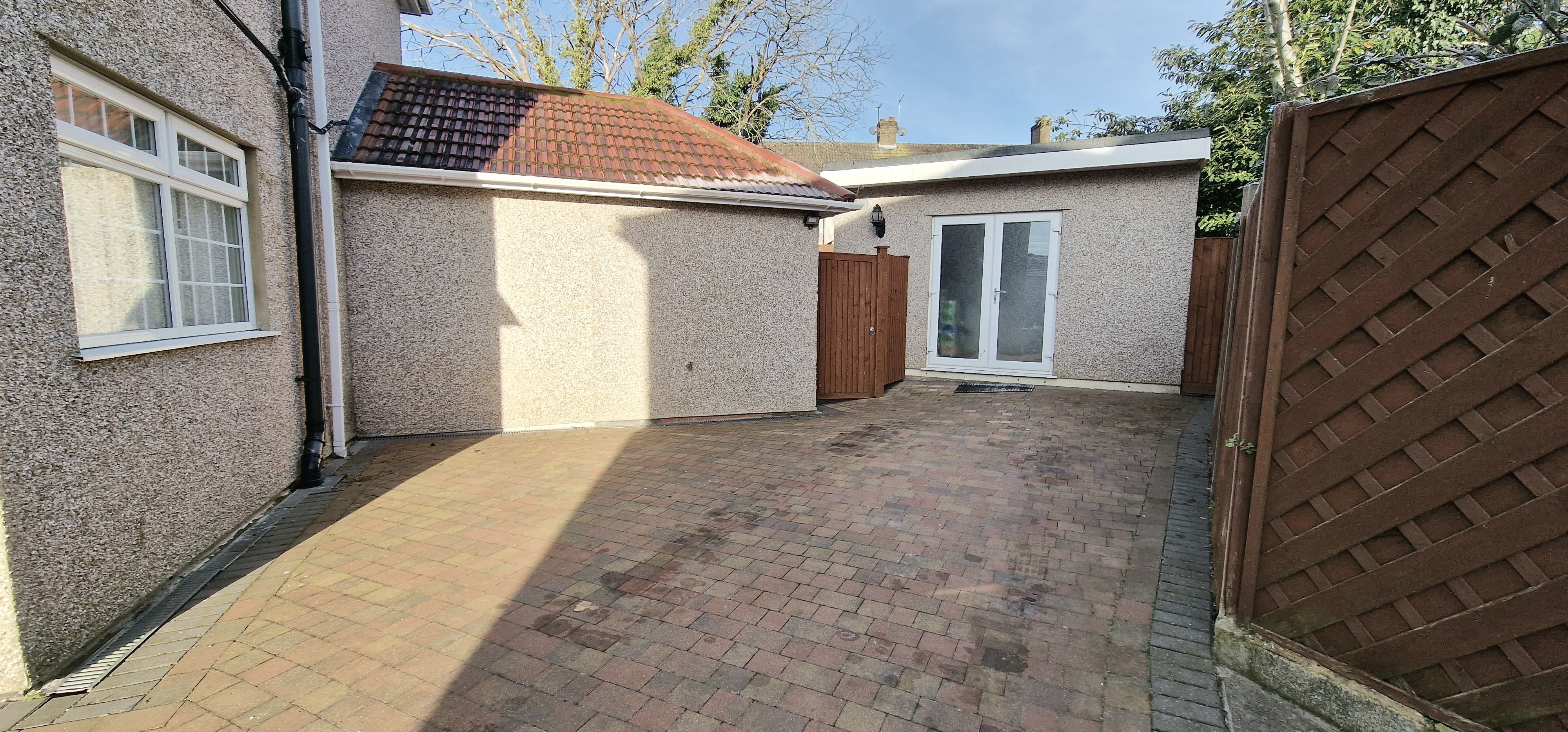 Flat Middle Ope in Watford