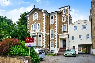 Flat Lee High Road in Greater London