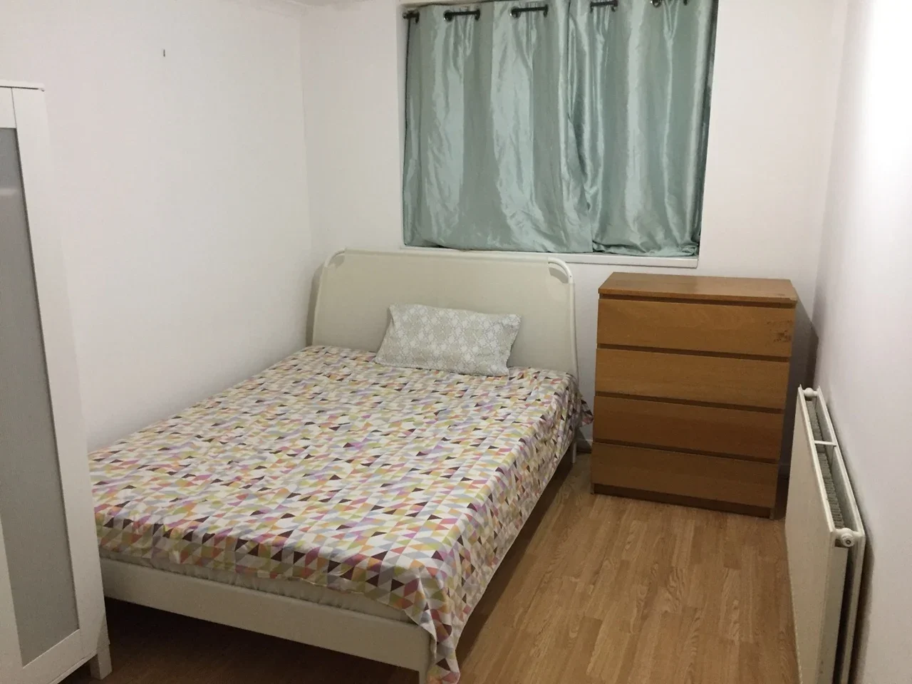 Room Barnhill Road in Greater London