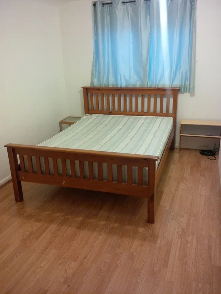 Room Barnhill Road in Greater London