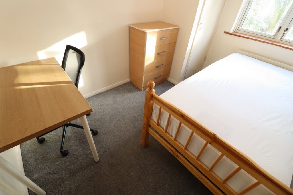 Room Globe Road in Greater London