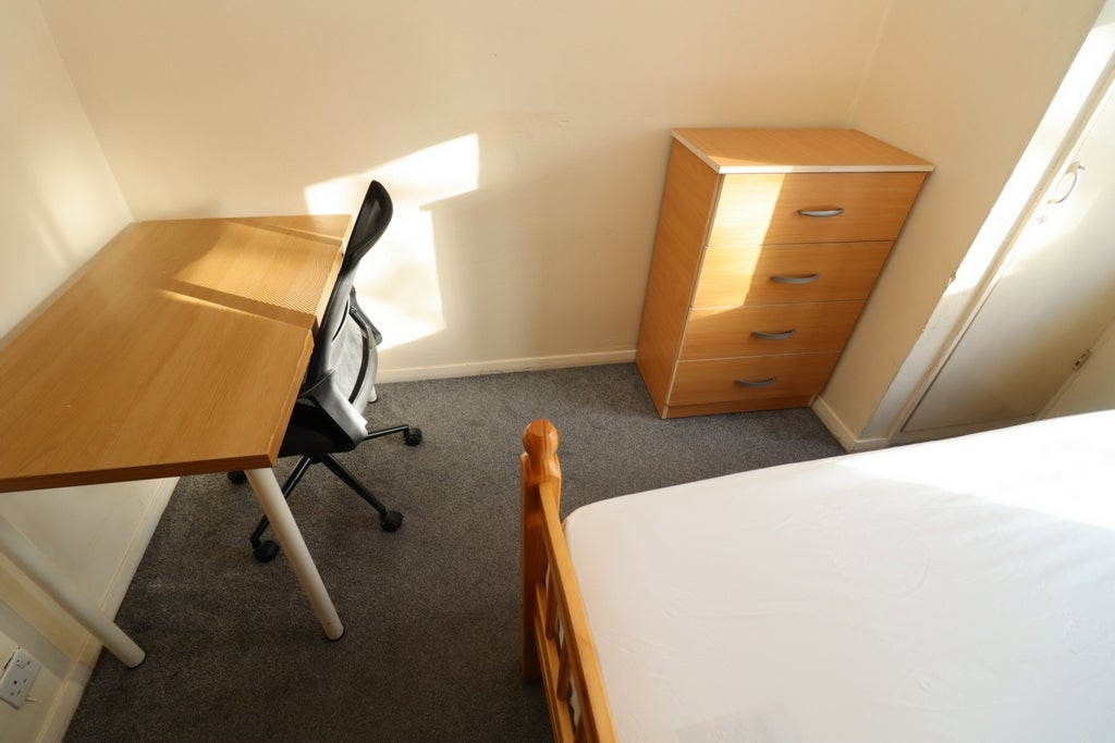 Room Globe Road in Greater London