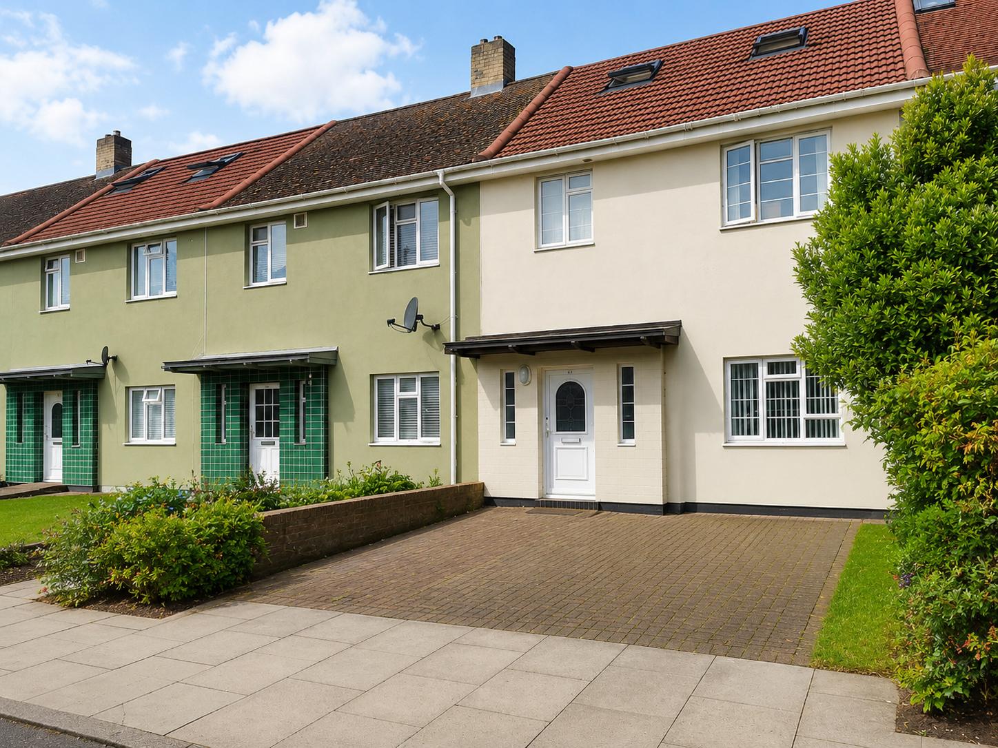 Room Galsworthy Avenue in Greater London