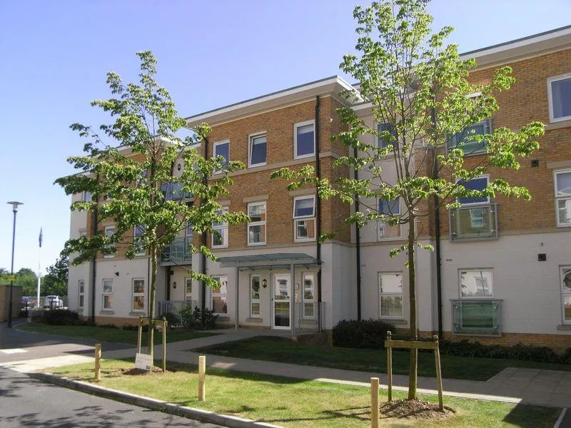 Flat Highbury Drive in Mole Valley