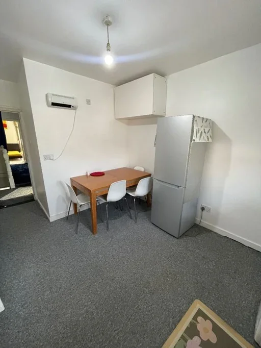 Room Little Ilford Lane in Greater London