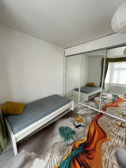 Room Little Ilford Lane in Greater London