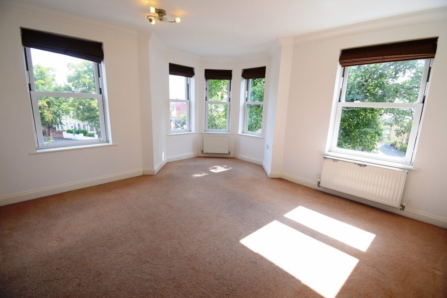 Flat Victoria Road in Bedford