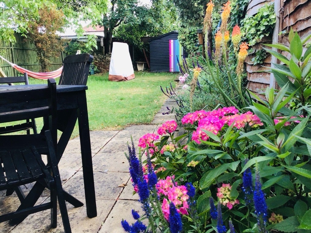 Room Waverley Avenue in Greater London