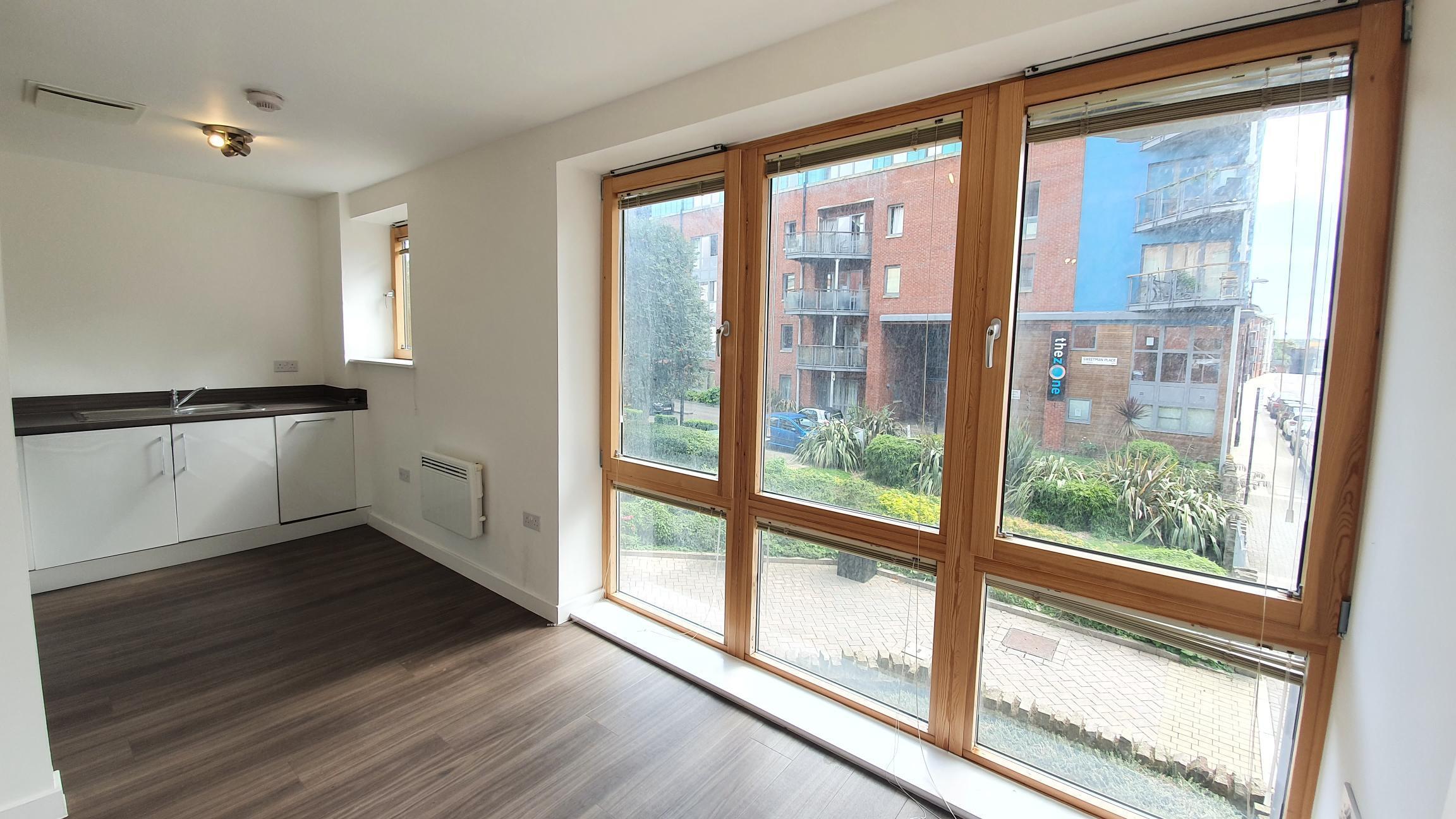 Flat Sweetman Place in Bristol