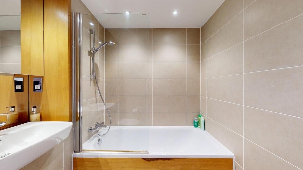 Flat Bywell Place in Greater London
