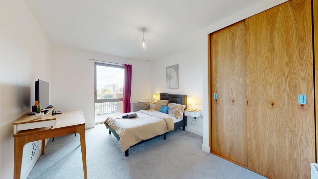 Flat Bywell Place in Greater London