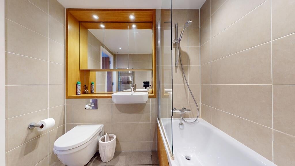 Flat Bywell Place in Greater London