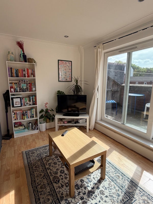 Room Detmold Road in Greater London