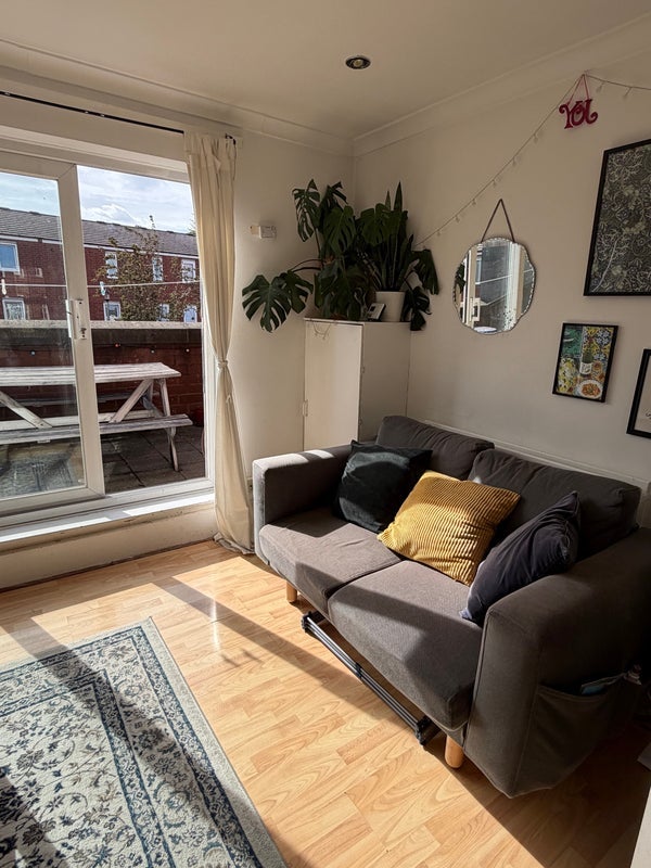 Room Detmold Road in Greater London