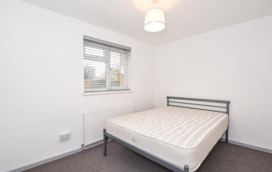 Flat Pickett Avenue in Oxford