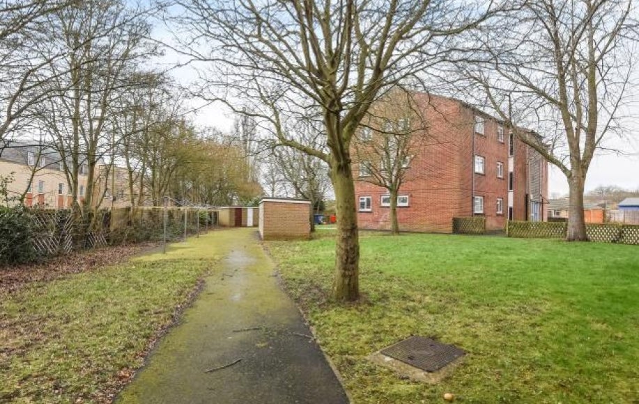 Flat Pickett Avenue in Oxford