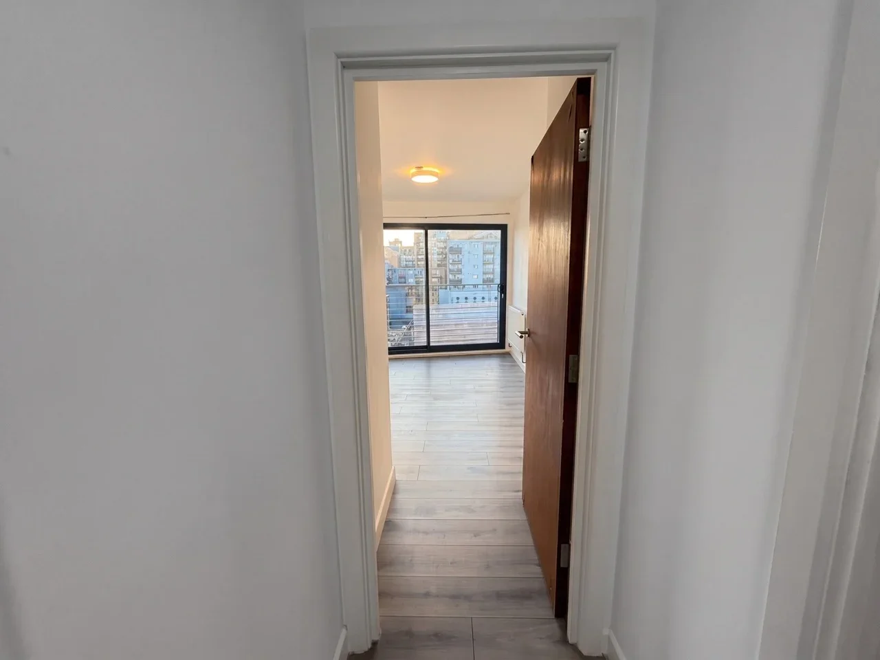 Flat Broadway in Greater London