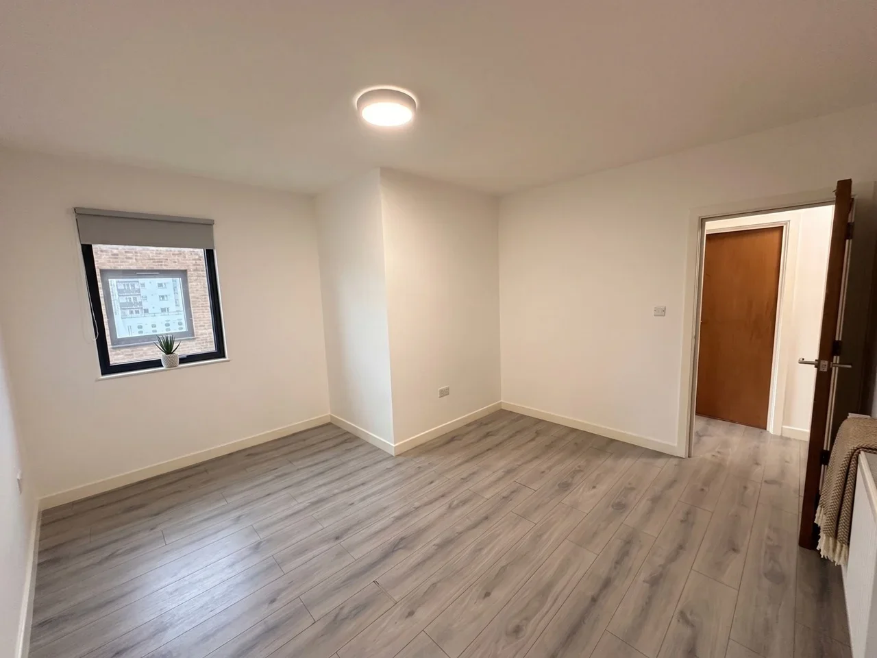 Flat Broadway in Greater London