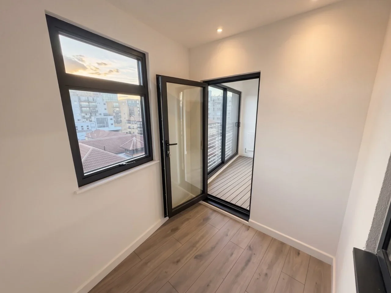 Flat Broadway in Greater London