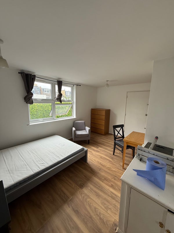 Flat Spencer Mews in Greater London