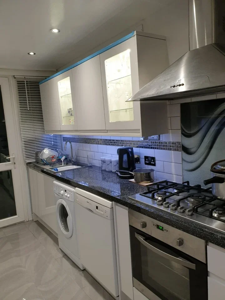 Room Mount Pleasant Walk in Greater London