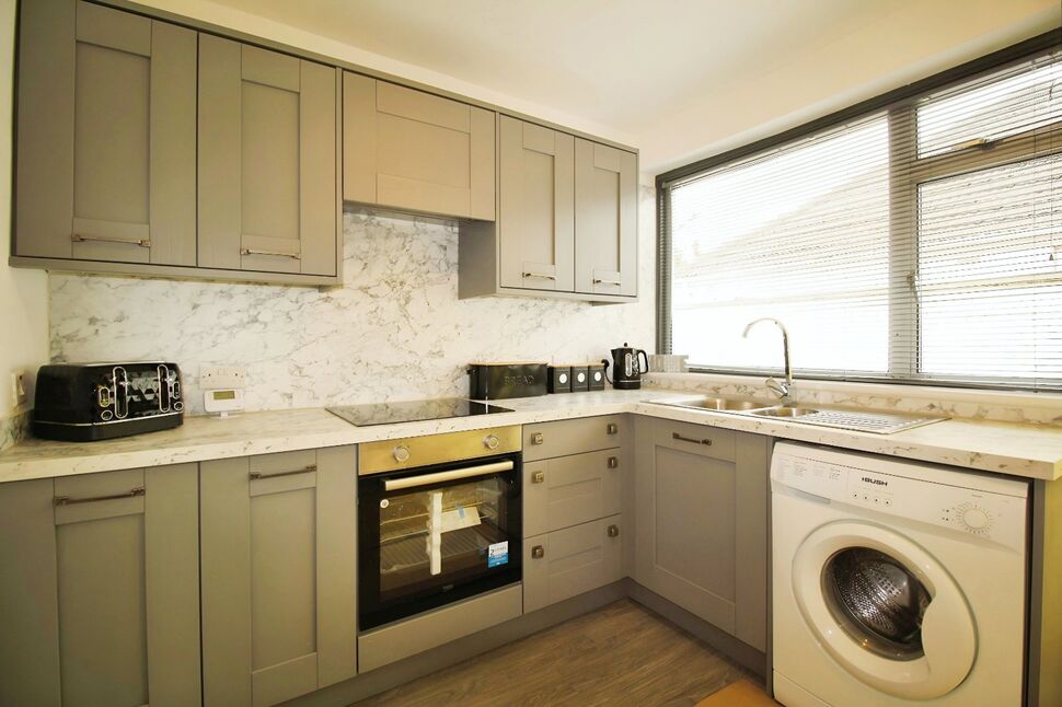 House Kingswear Grove in Leeds