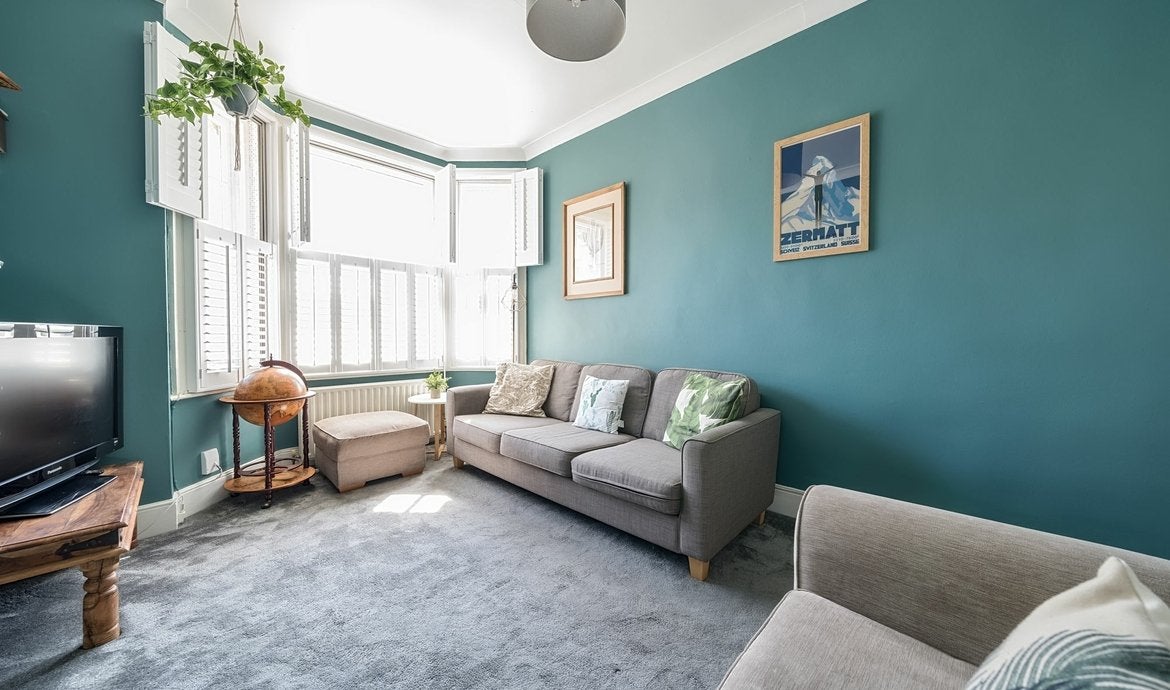Flat Kennington Road in Greater London