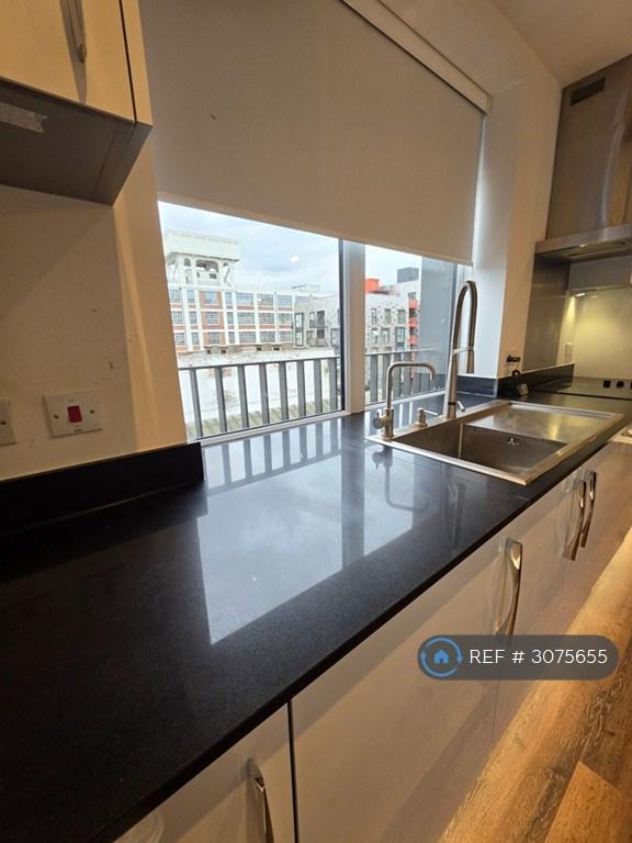 Flat Powerhouse Lane in Greater London