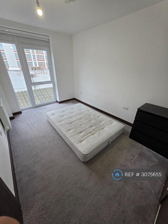 Flat Powerhouse Lane in Greater London