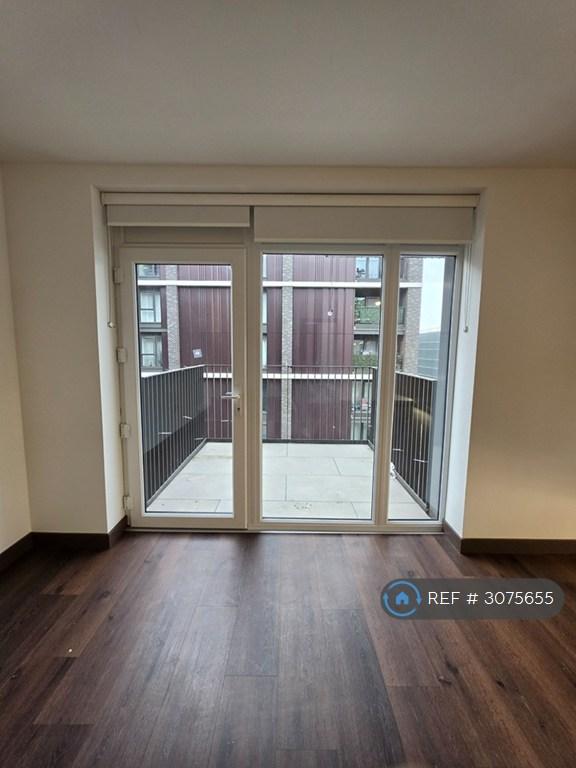 Flat Powerhouse Lane in Greater London