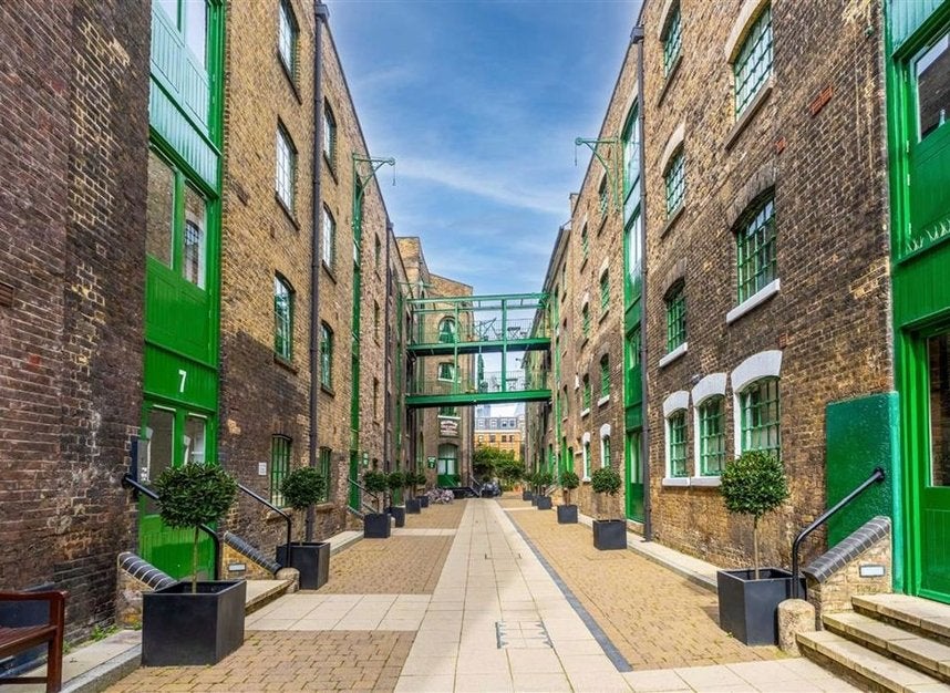 Flat Maidstone Buildings Mews in Greater London