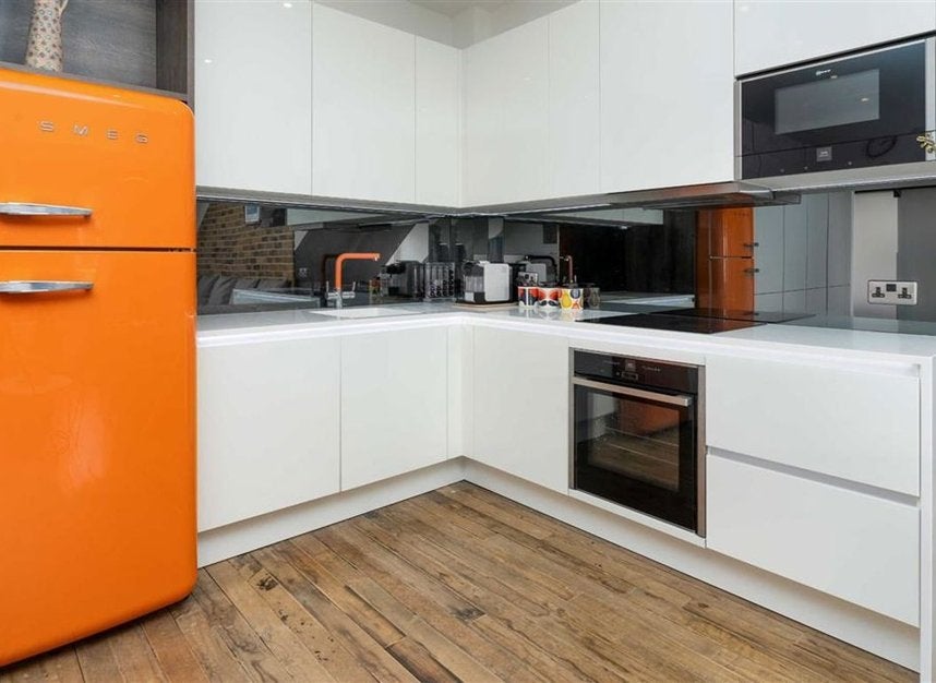 Flat Maidstone Buildings Mews in Greater London