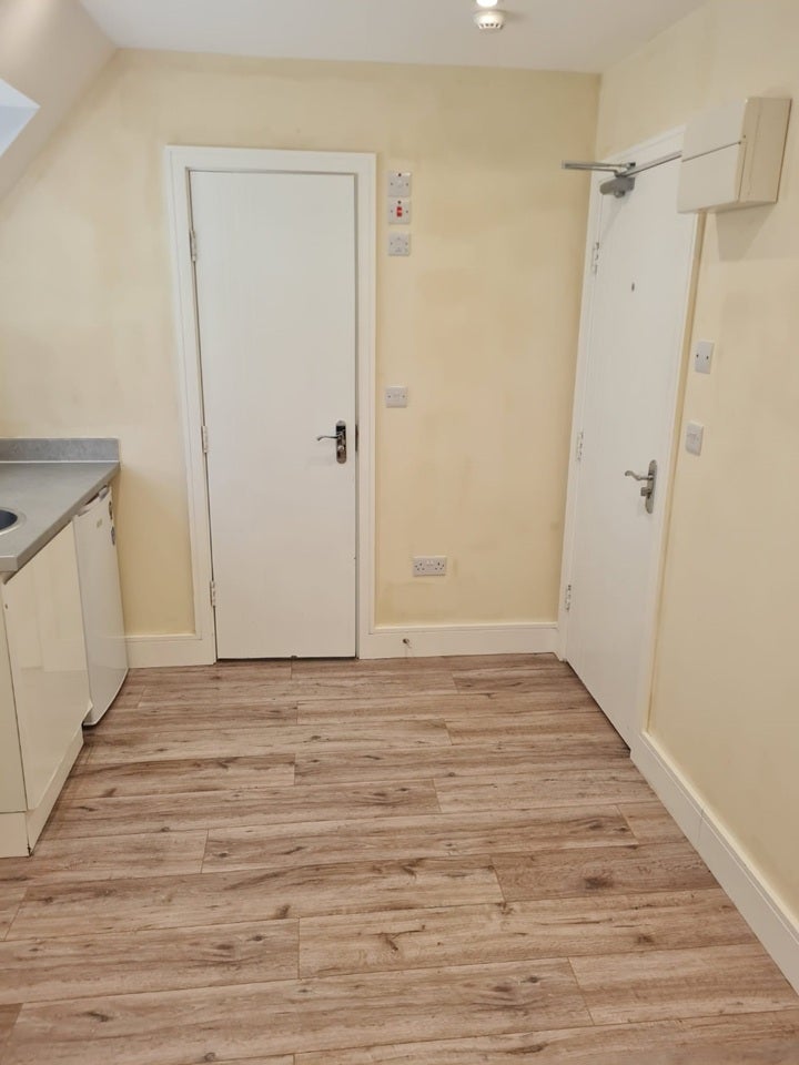 Flat Thornton Avenue in Greater London
