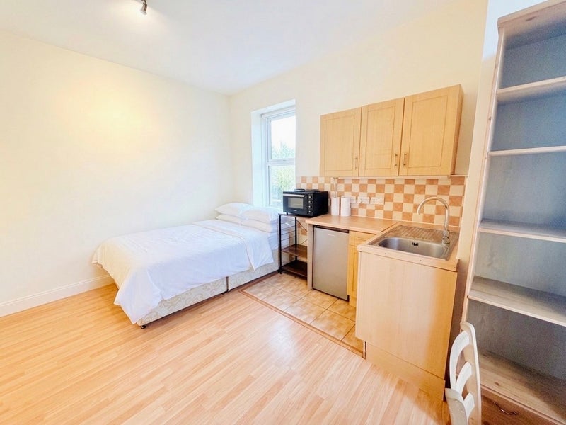 Flat Sterne Street in Greater London