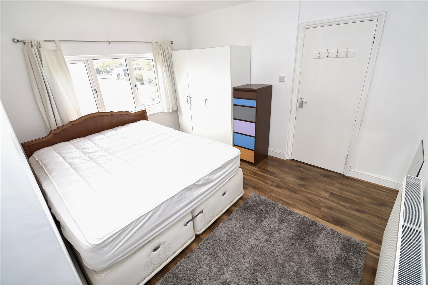 Flat Hamilton Road in Greater London