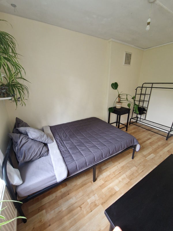 Flat Lordship Terrace in Greater London