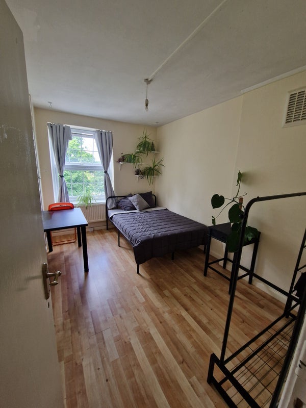 Flat Lordship Terrace in Greater London