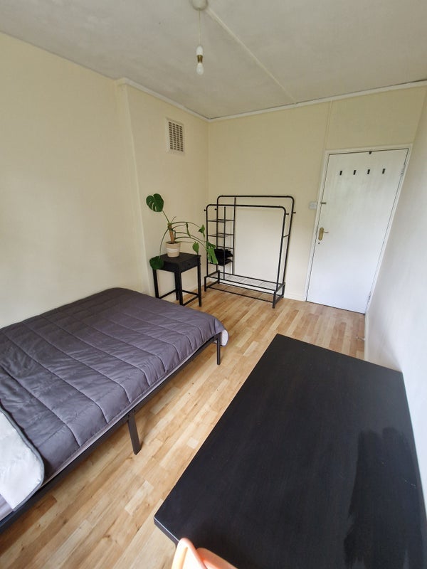 Flat Lordship Terrace in Greater London