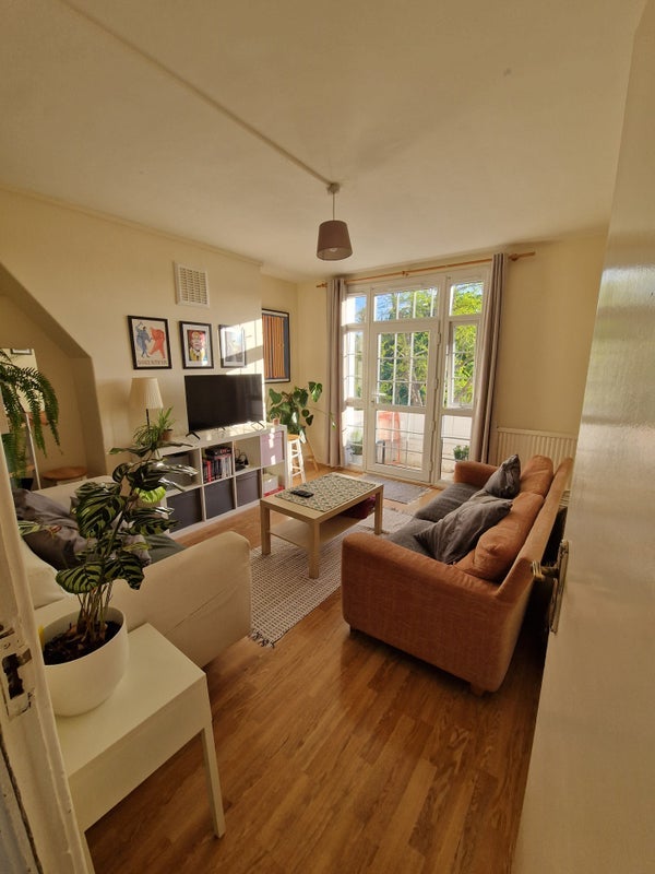 Flat Lordship Terrace in Greater London