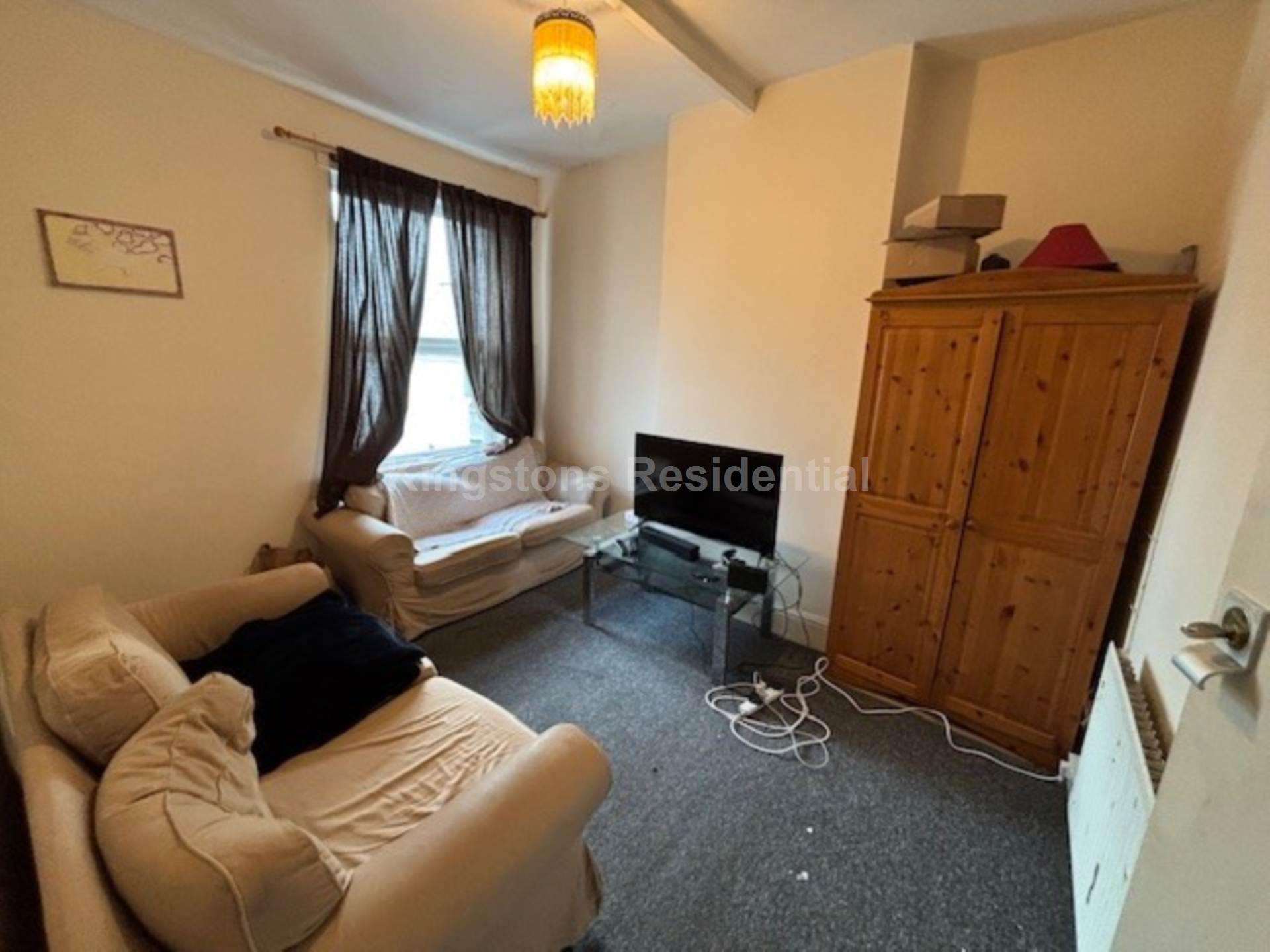 Flat Mackintosh Place in Cardiff