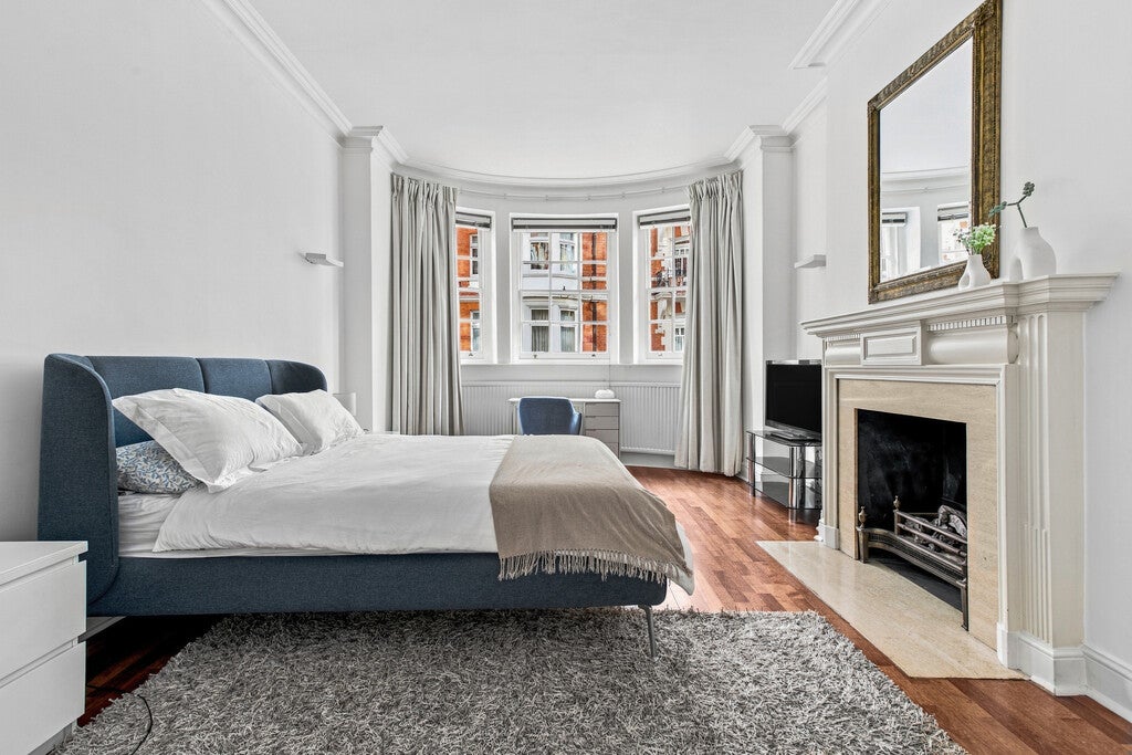Flat Basil Street in Greater London