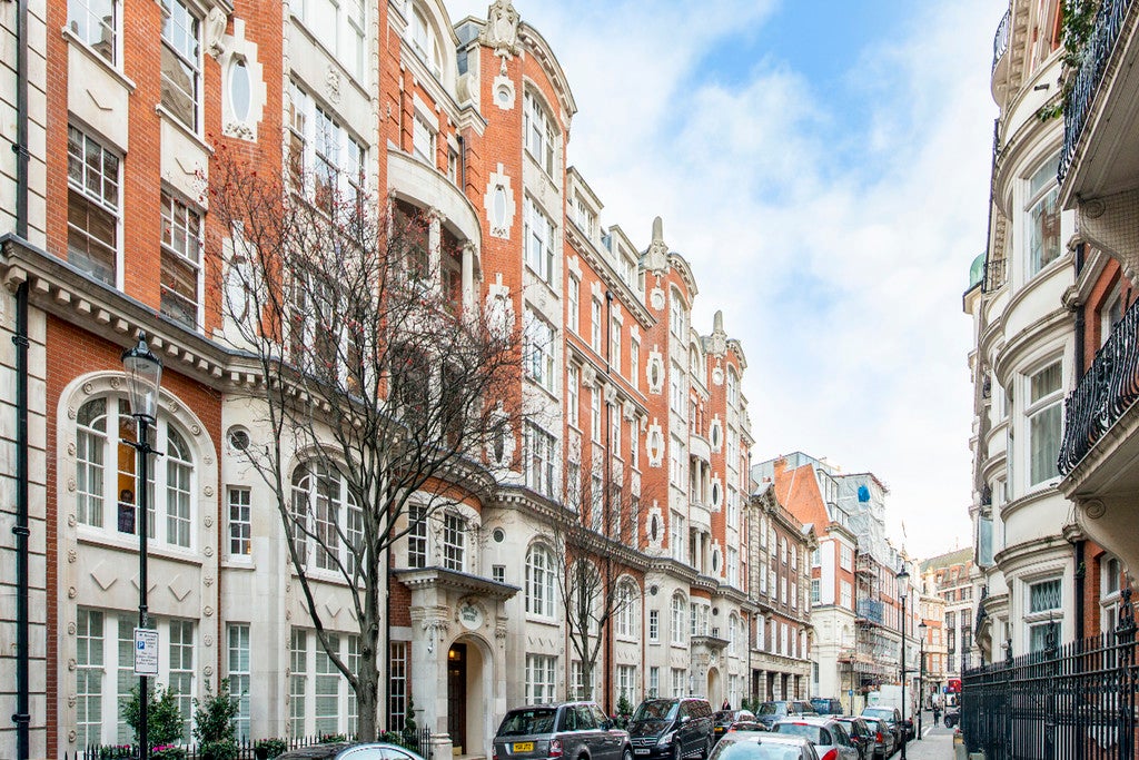 Flat Basil Street in Greater London