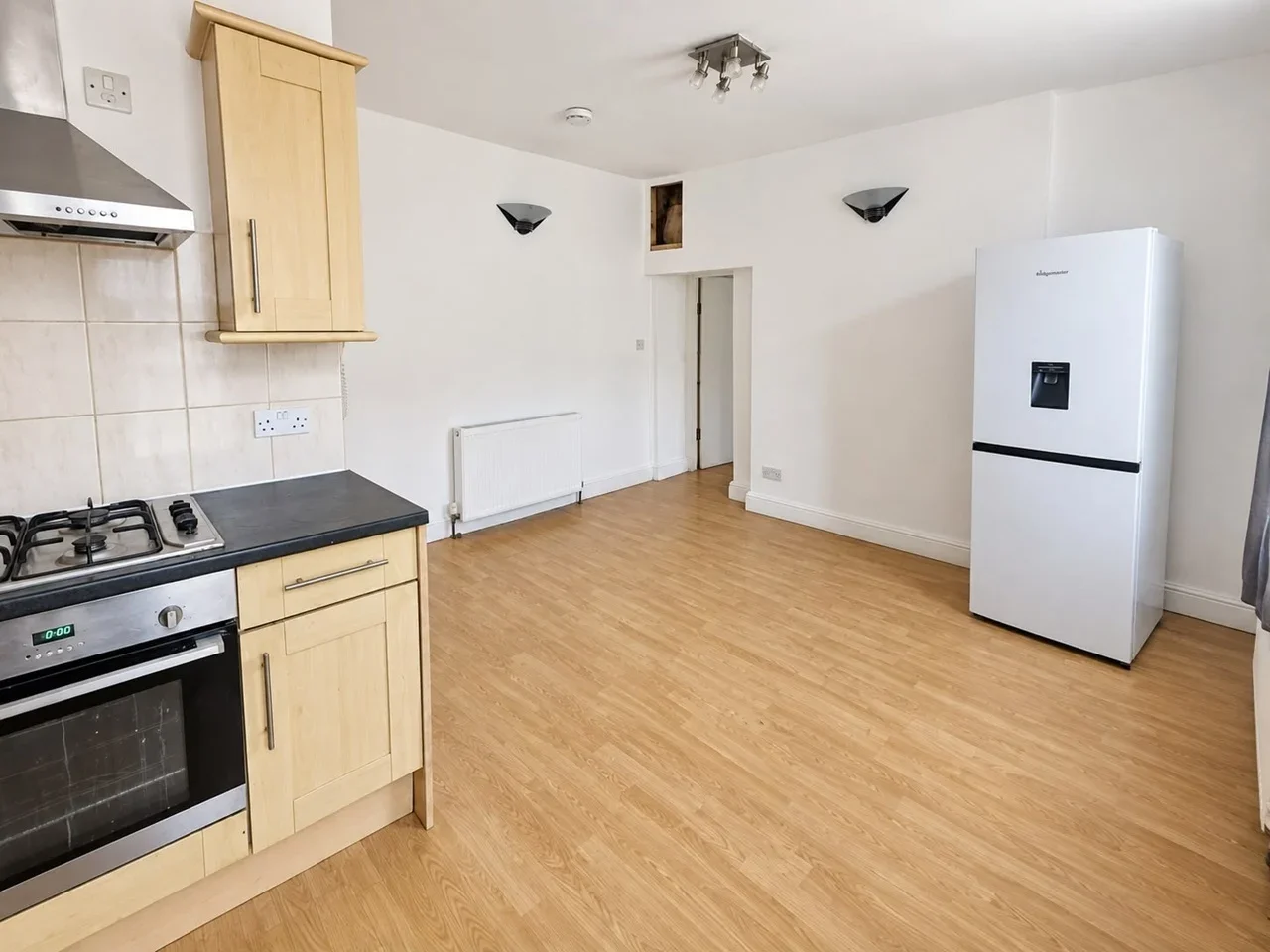 Flat Whitechapel Road in Greater London