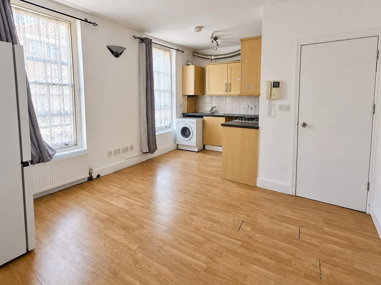Flat Whitechapel Road in Greater London