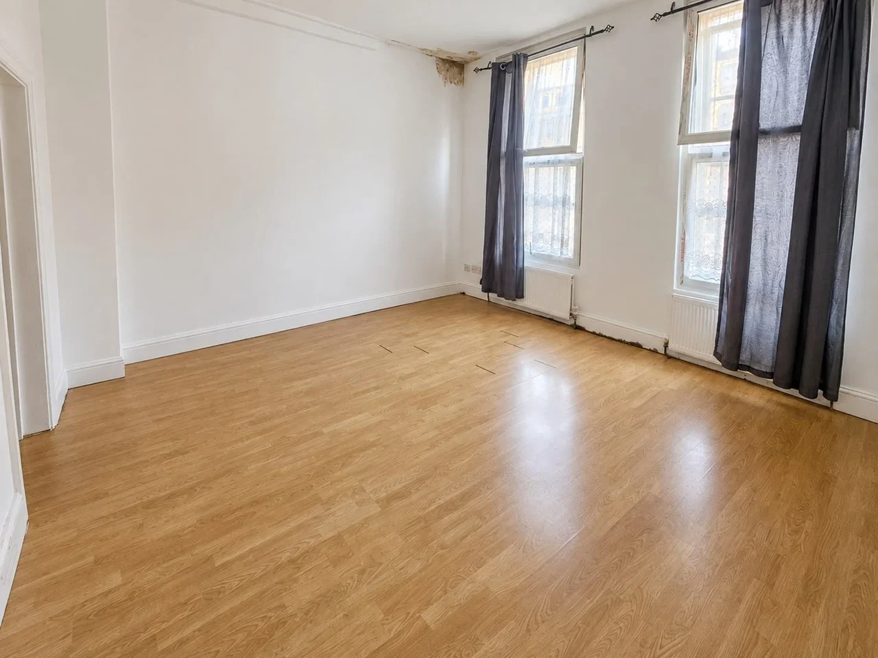 Flat Whitechapel Road in Greater London