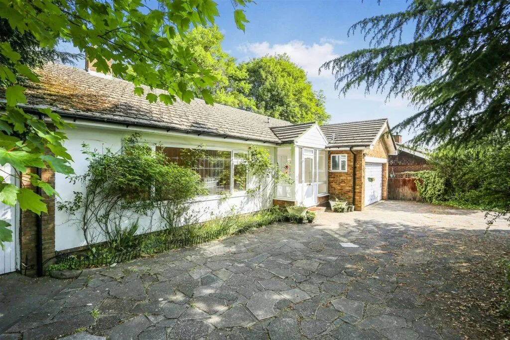 House Northey Avenue in Greater London