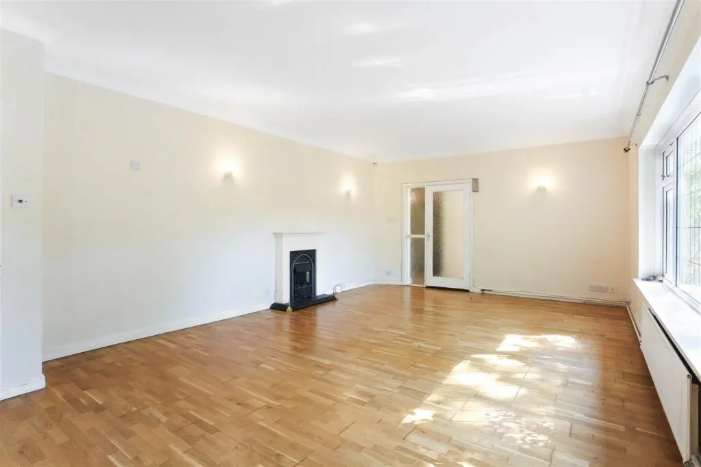 House Northey Avenue in Greater London