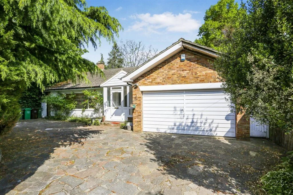House Northey Avenue in Greater London