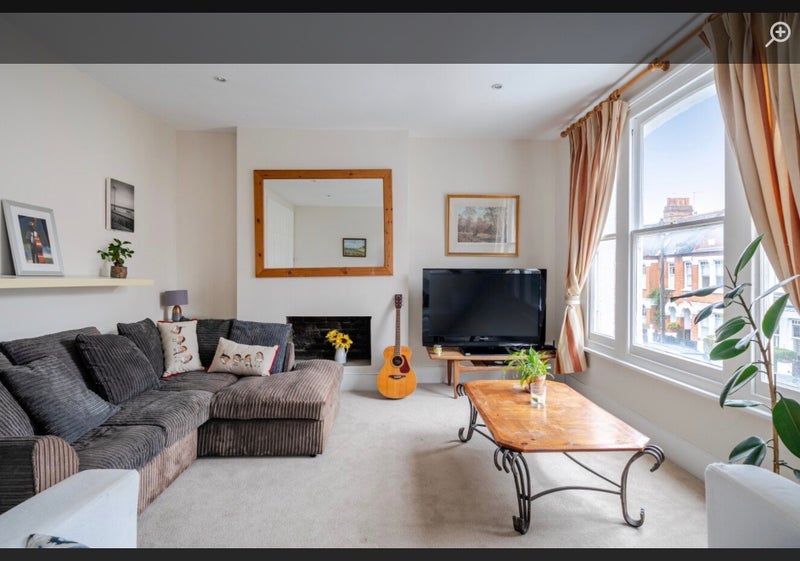 Room Roskell Road in Greater London