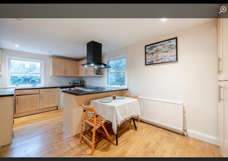 Room Roskell Road in Greater London